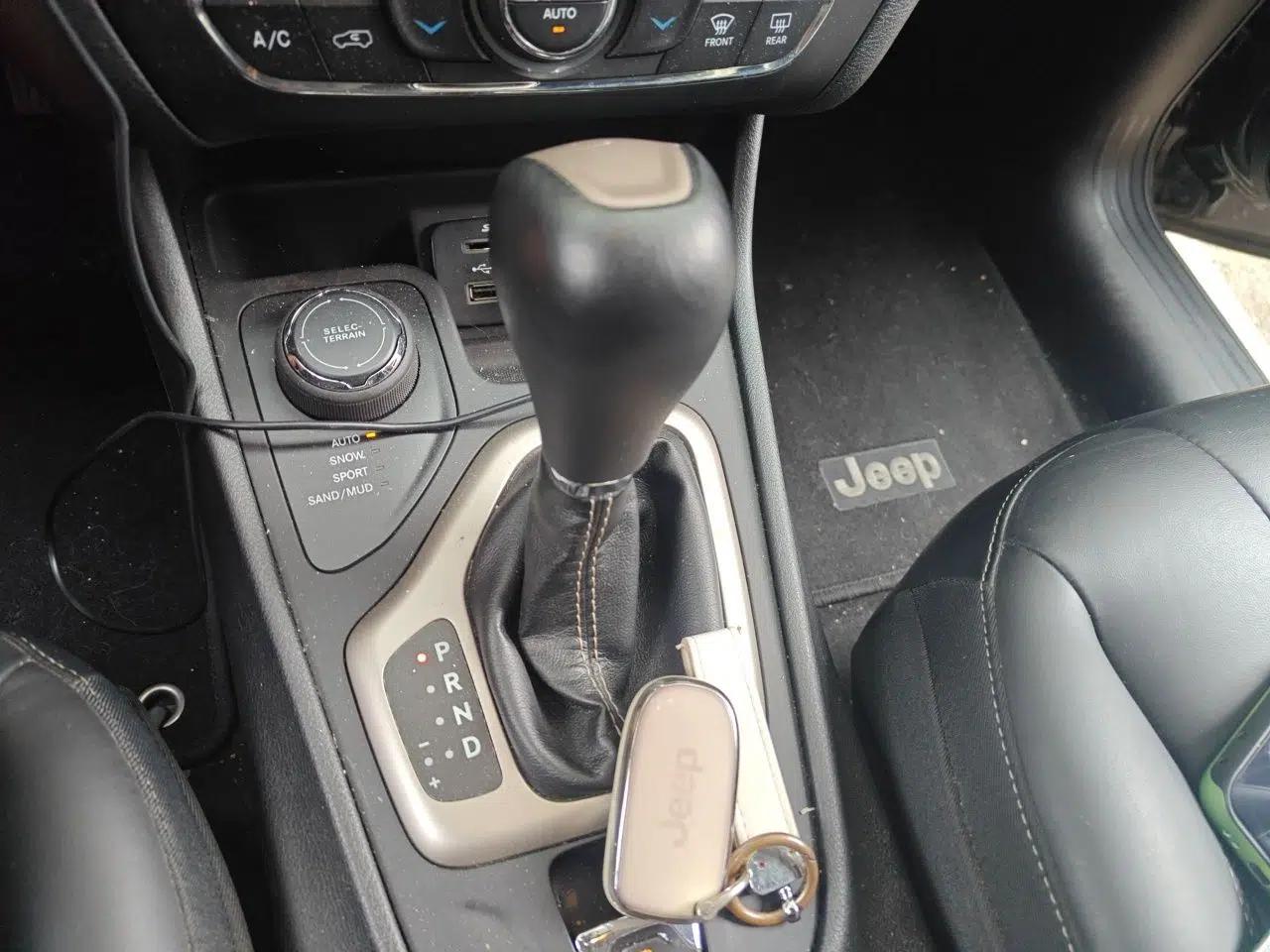 Jeep Cherokee 2016 2.4L Professional Smart Version — миниатюра 14