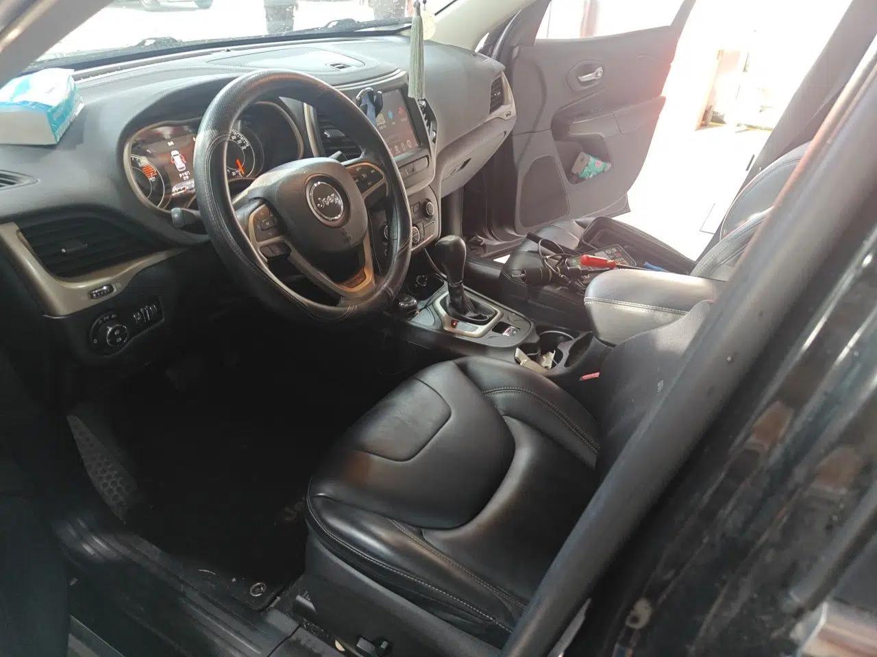 Jeep Cherokee 2016 2.4L Professional Smart Version — миниатюра 15