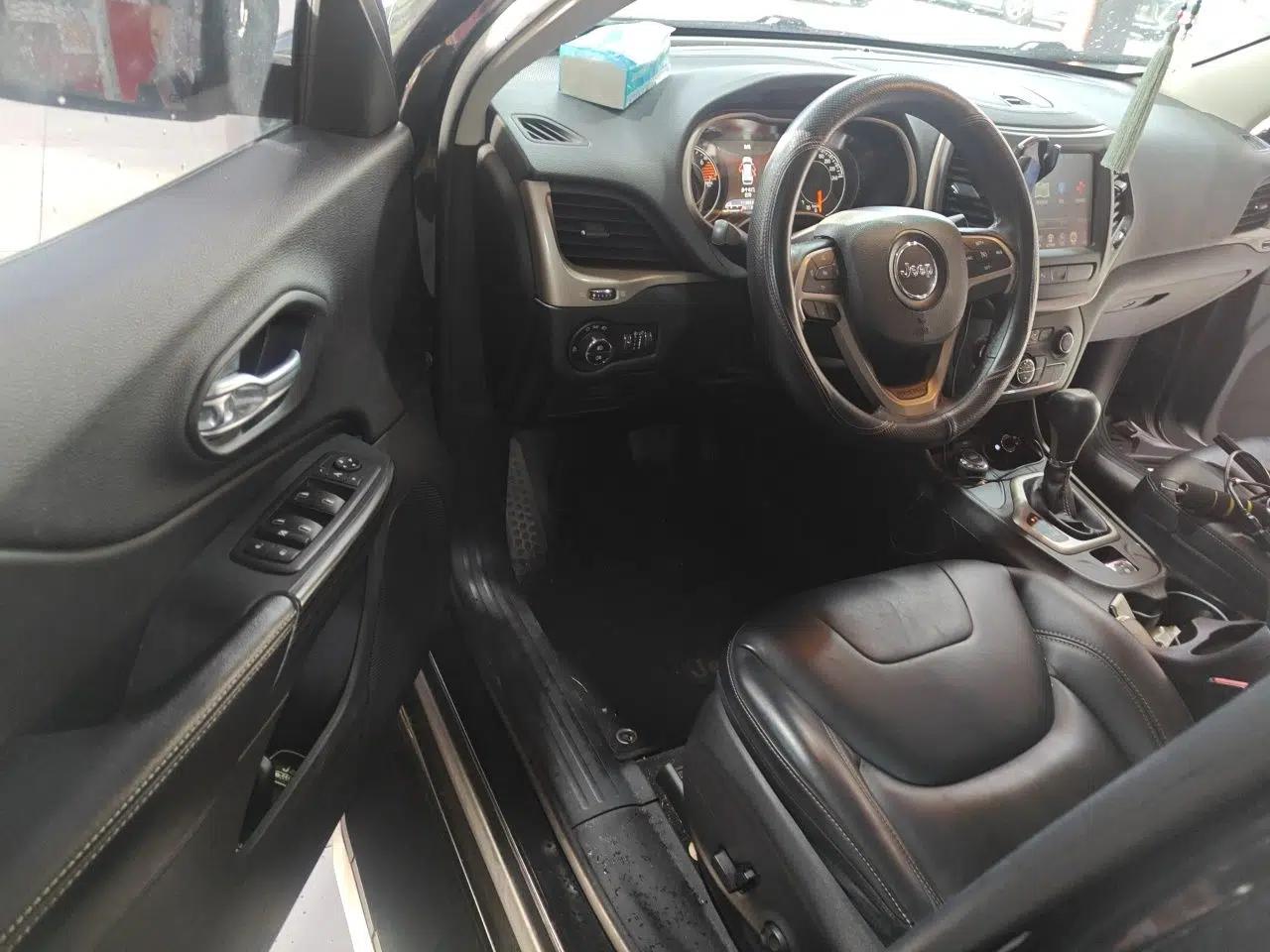 Jeep Cherokee 2016 2.4L Professional Smart Version — миниатюра 16