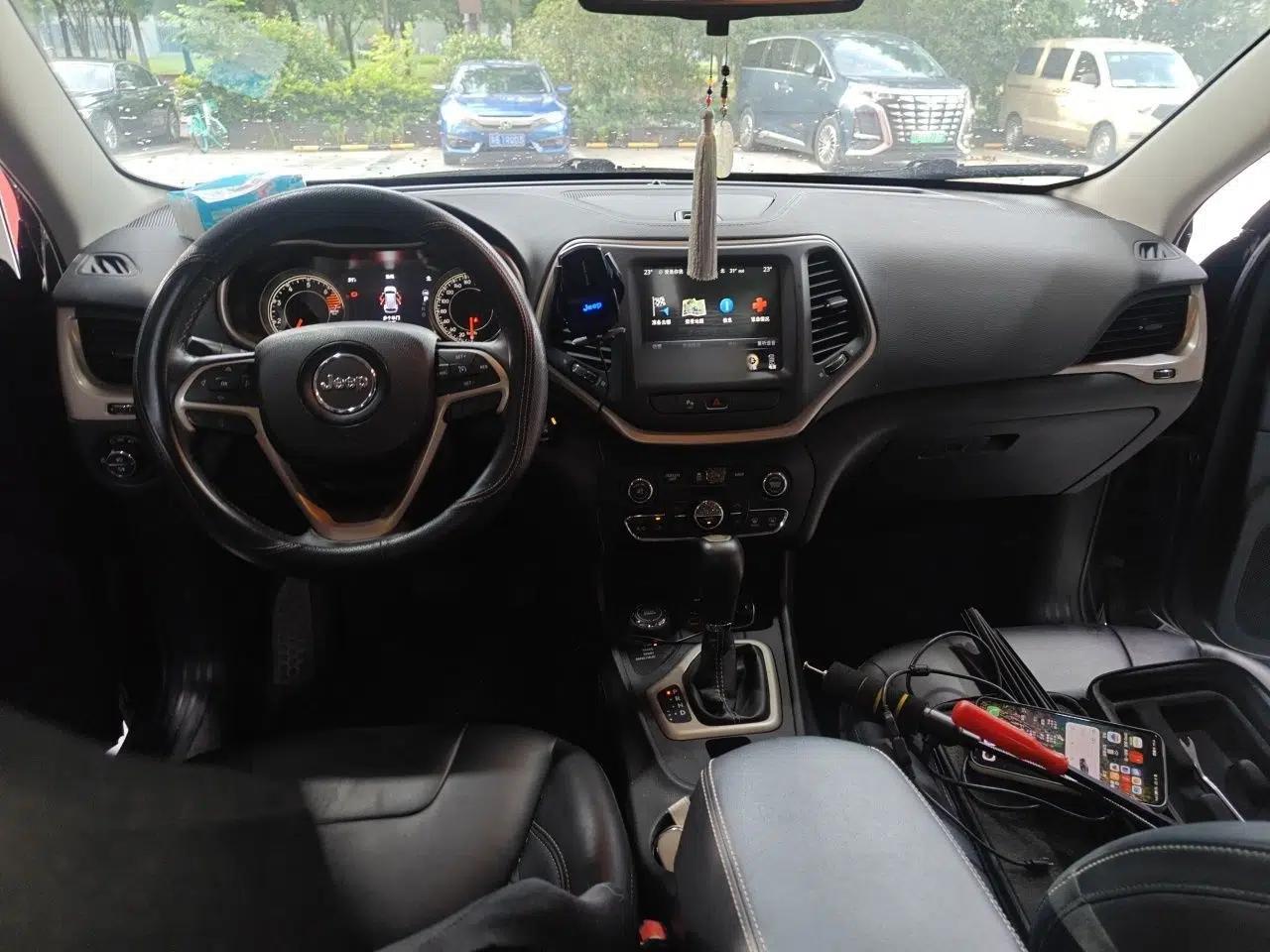 Jeep Cherokee 2016 2.4L Professional Smart Version — миниатюра 9