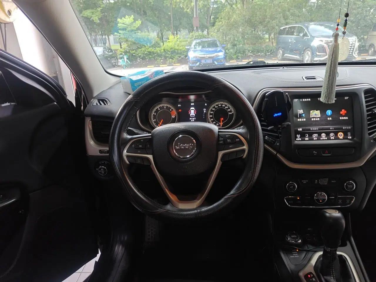 Jeep Cherokee 2016 2.4L Professional Smart Version — миниатюра 10