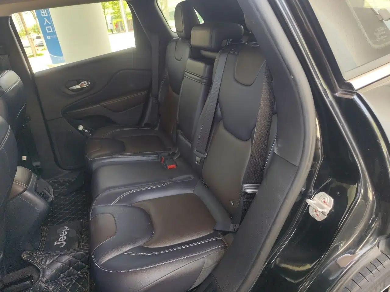 Jeep Cherokee 2017 2.0L Superior Edition — миниатюра 17