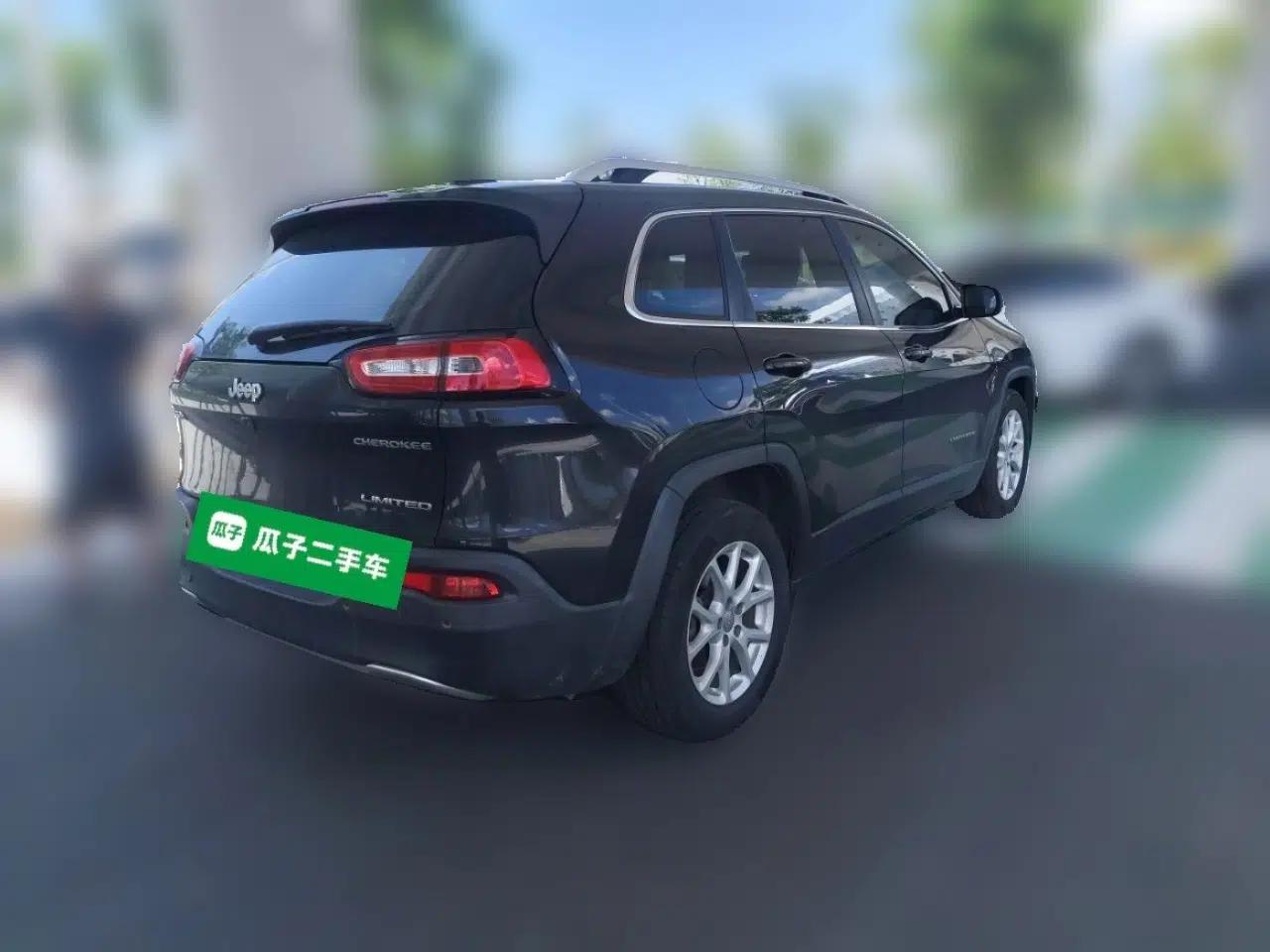Jeep Cherokee 2017 2.0L Superior Edition — миниатюра 6