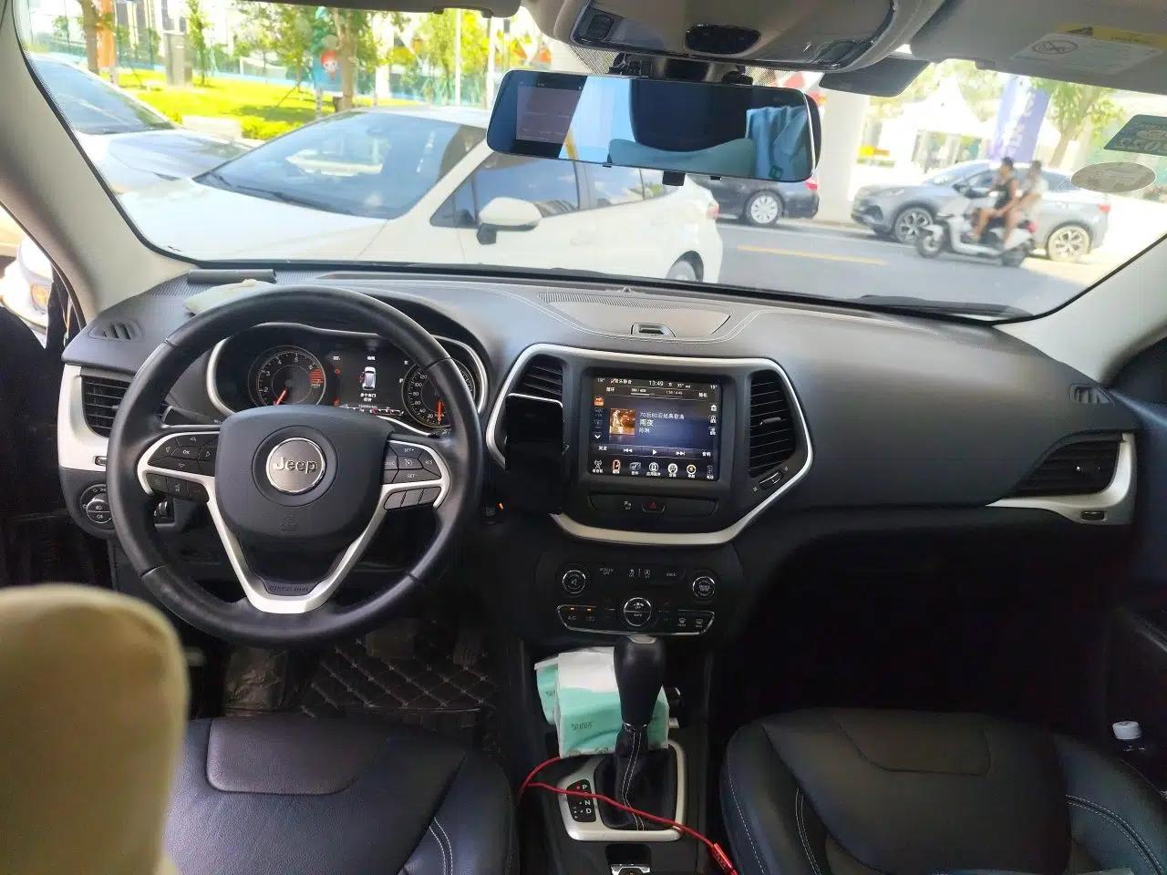 Jeep Cherokee 2017 2.0L Superior Edition — миниатюра 9