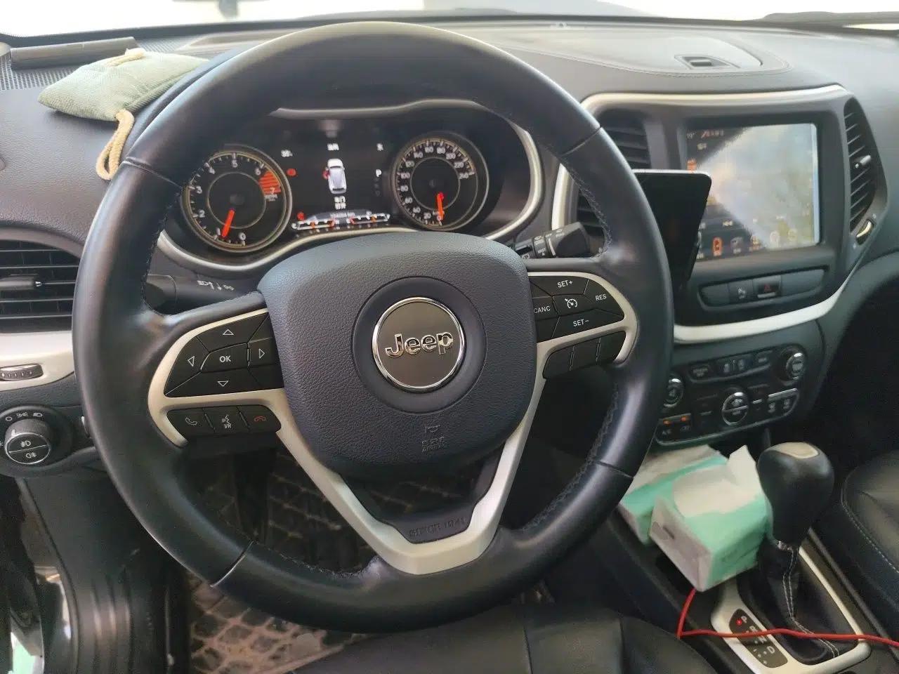 Jeep Cherokee 2017 2.0L Superior Edition — миниатюра 10