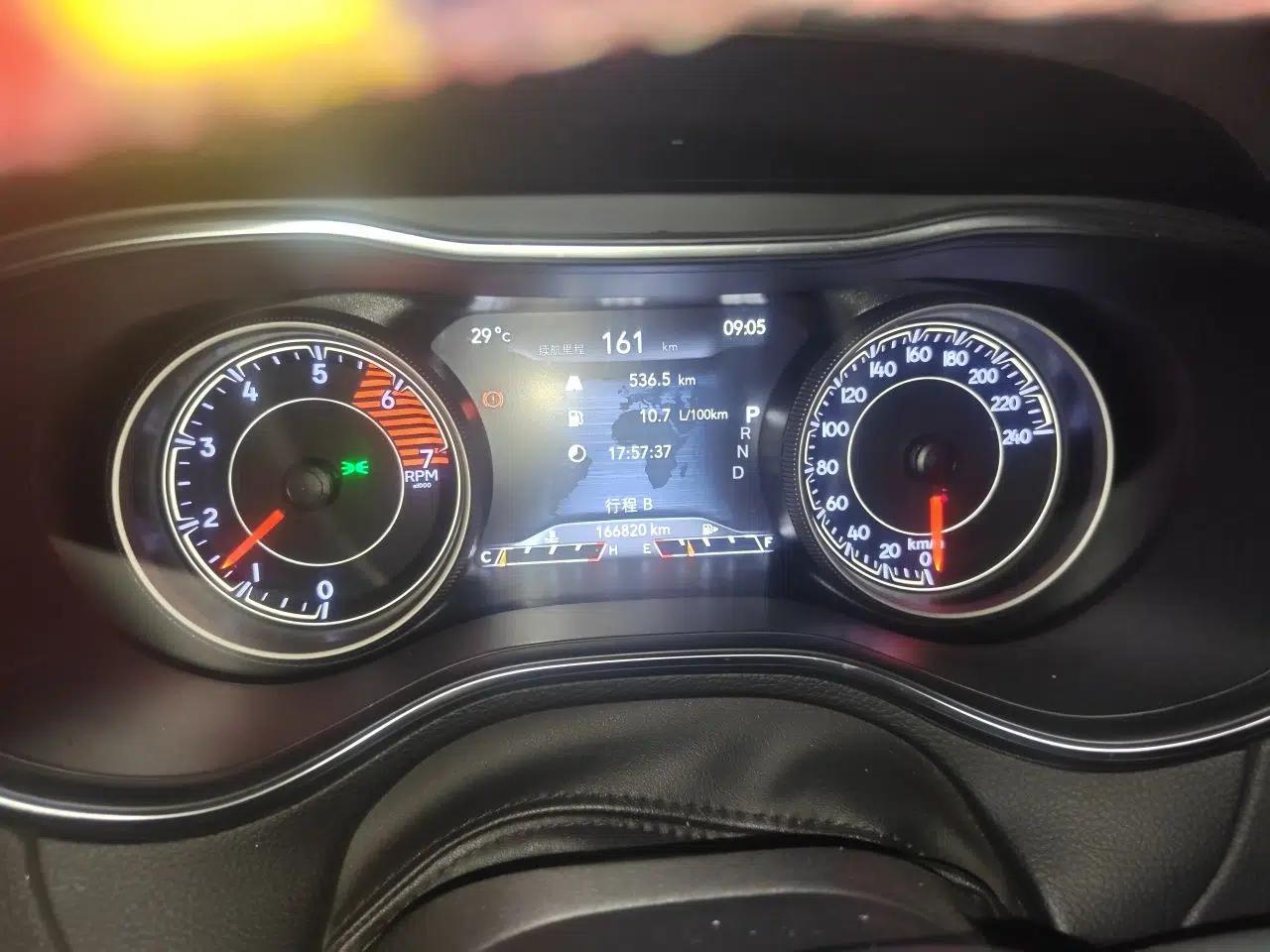 Jeep Cherokee 2019 2.0T Four-Wheel Drive Explorer Edition China V — миниатюра 11