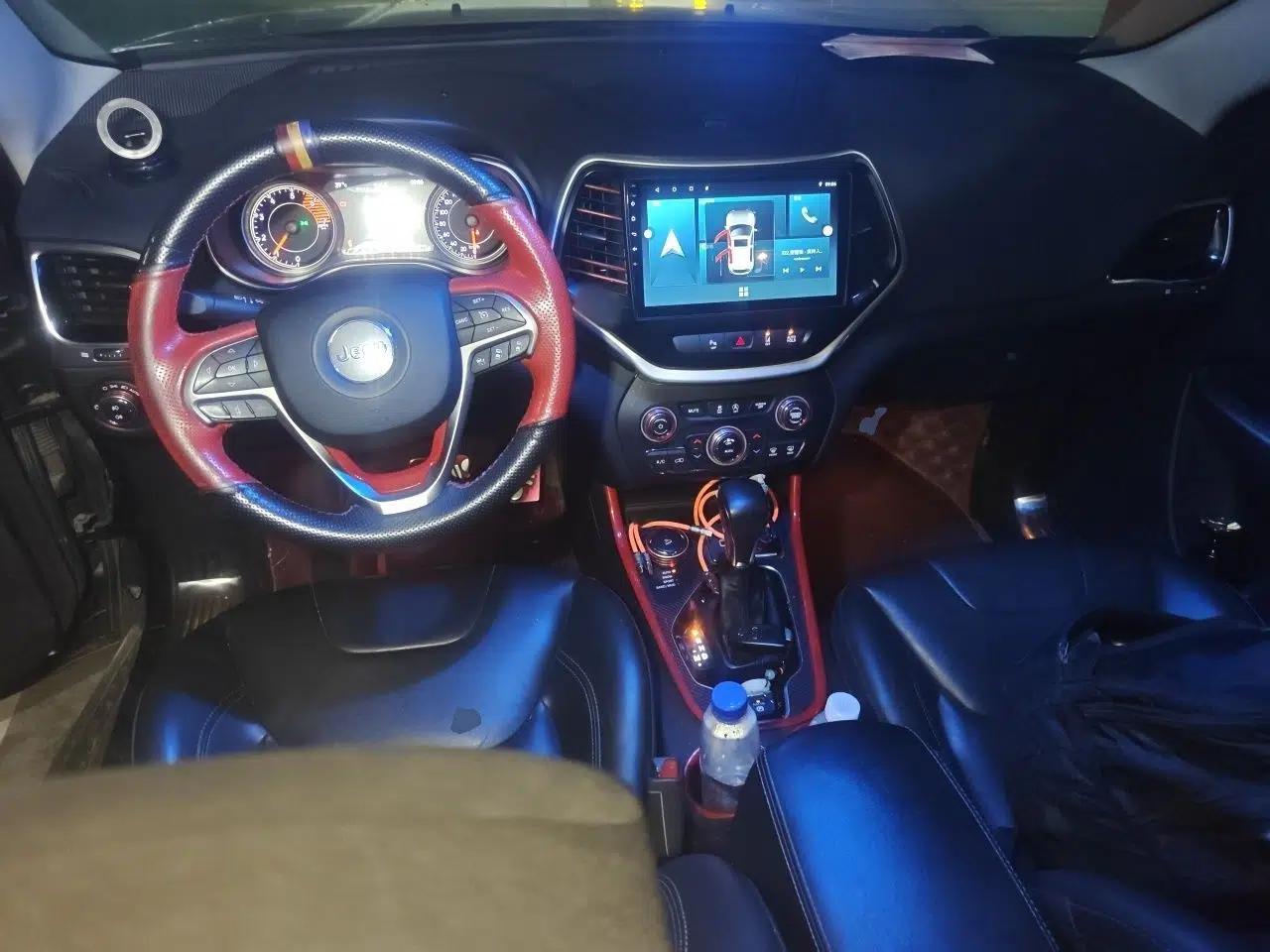 Jeep Cherokee 2019 2.0T Four-Wheel Drive Explorer Edition China V — миниатюра 9