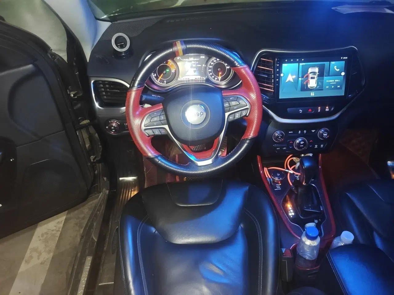 Jeep Cherokee 2019 2.0T Four-Wheel Drive Explorer Edition China V — миниатюра 10