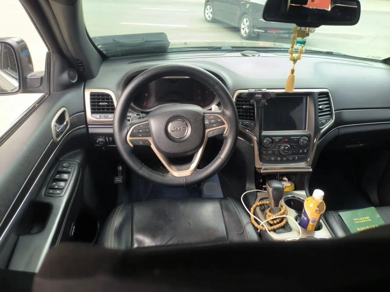 Jeep Grand Cherokee 2016 3.0L Elite Navigation Edition — миниатюра 10