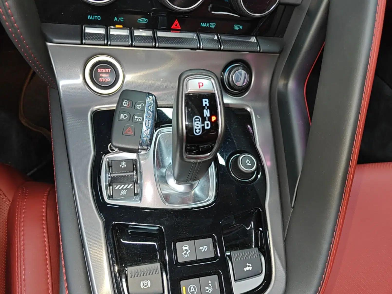 Jaguar F-TYPE 2024 P300 75th Anniversary Collector's Convertible Edition — миниатюра 16