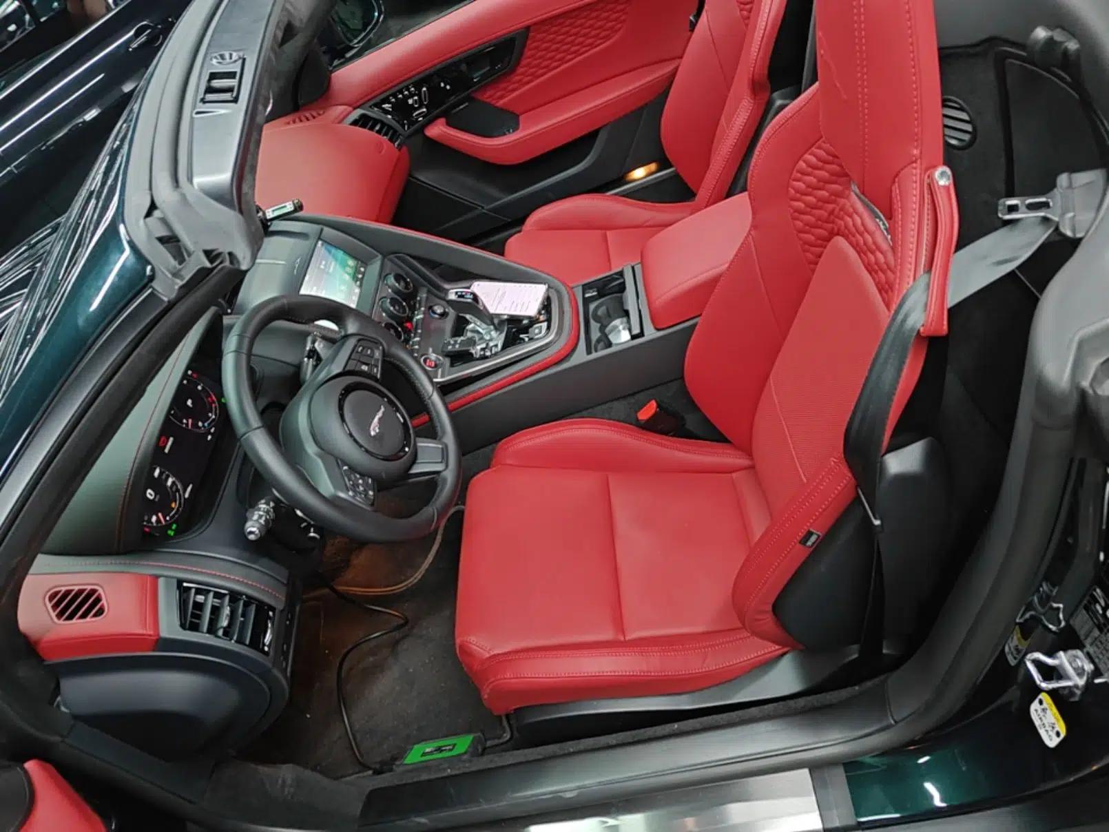 Jaguar F-TYPE 2024 P300 75th Anniversary Collector's Convertible Edition — миниатюра 17
