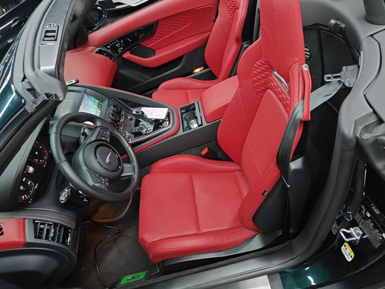 Jaguar F-TYPE 2024 P300 75th Anniversary Collector's Convertible Edition — миниатюра 20