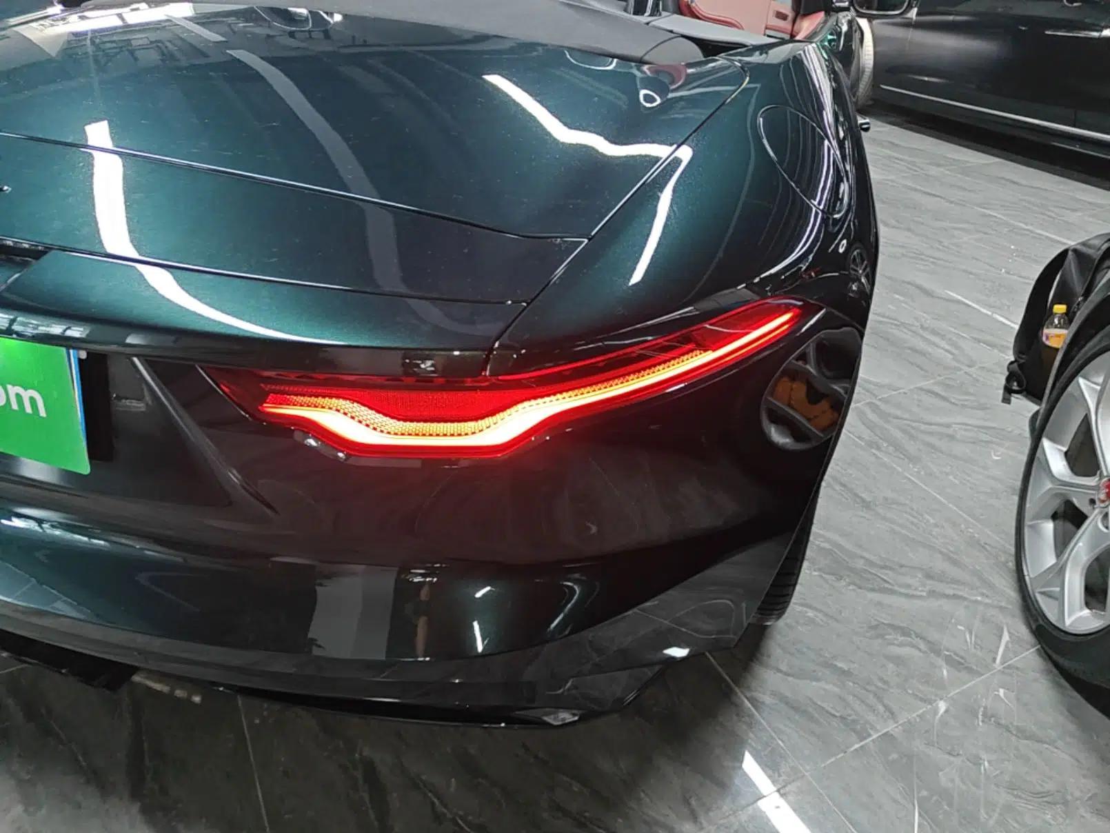 Jaguar F-TYPE 2024 P300 75th Anniversary Collector's Convertible Edition — миниатюра 9