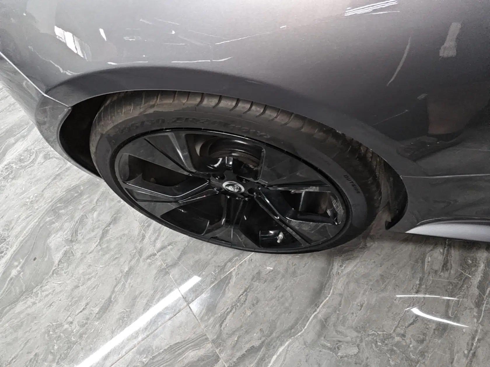 Jaguar F-TYPE 2024 P300 75th Anniversary Limited-Edition Hardtop Version — миниатюра 11