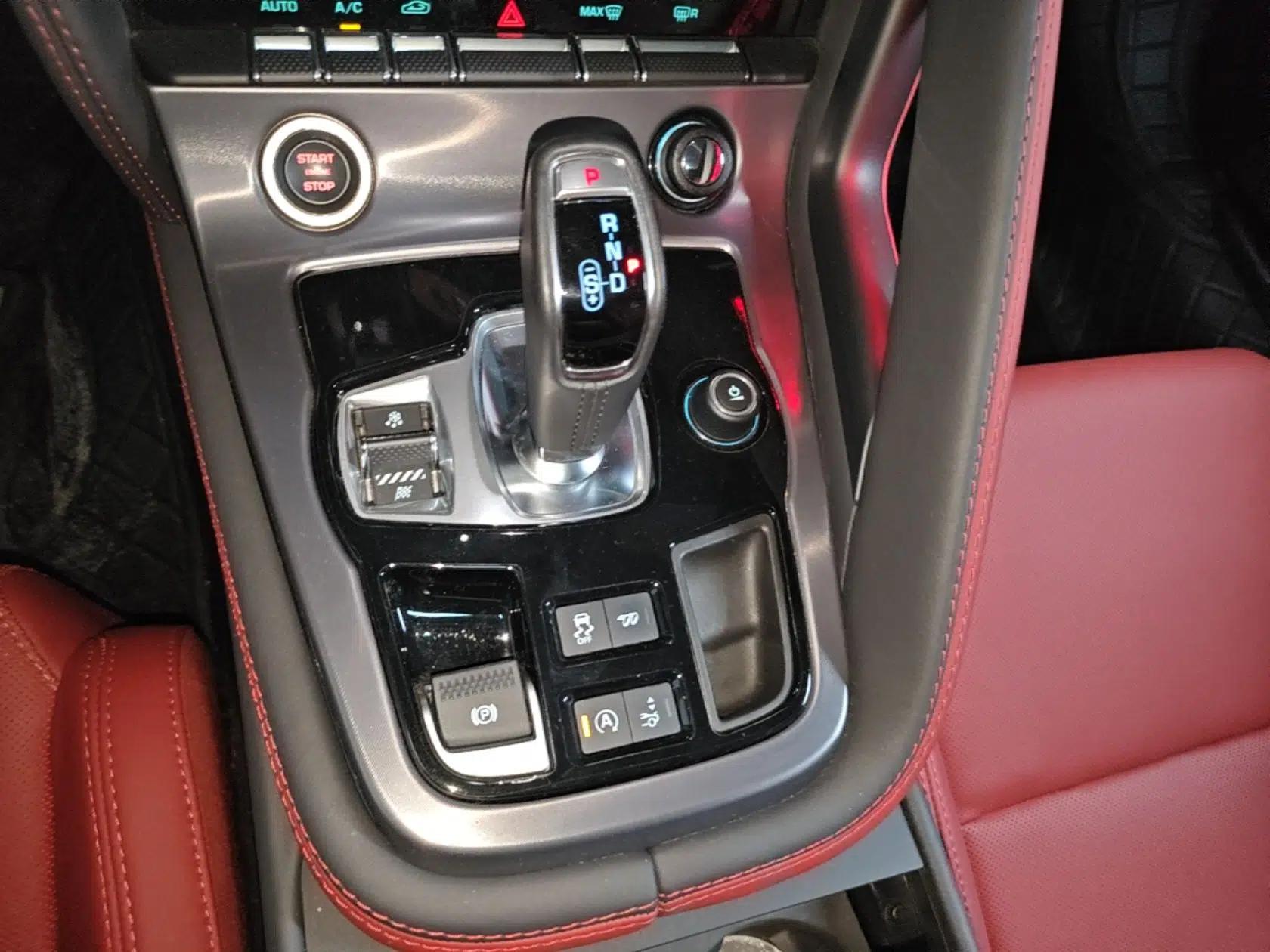 Jaguar F-TYPE 2024 P300 75th Anniversary Limited-Edition Hardtop Version — миниатюра 16