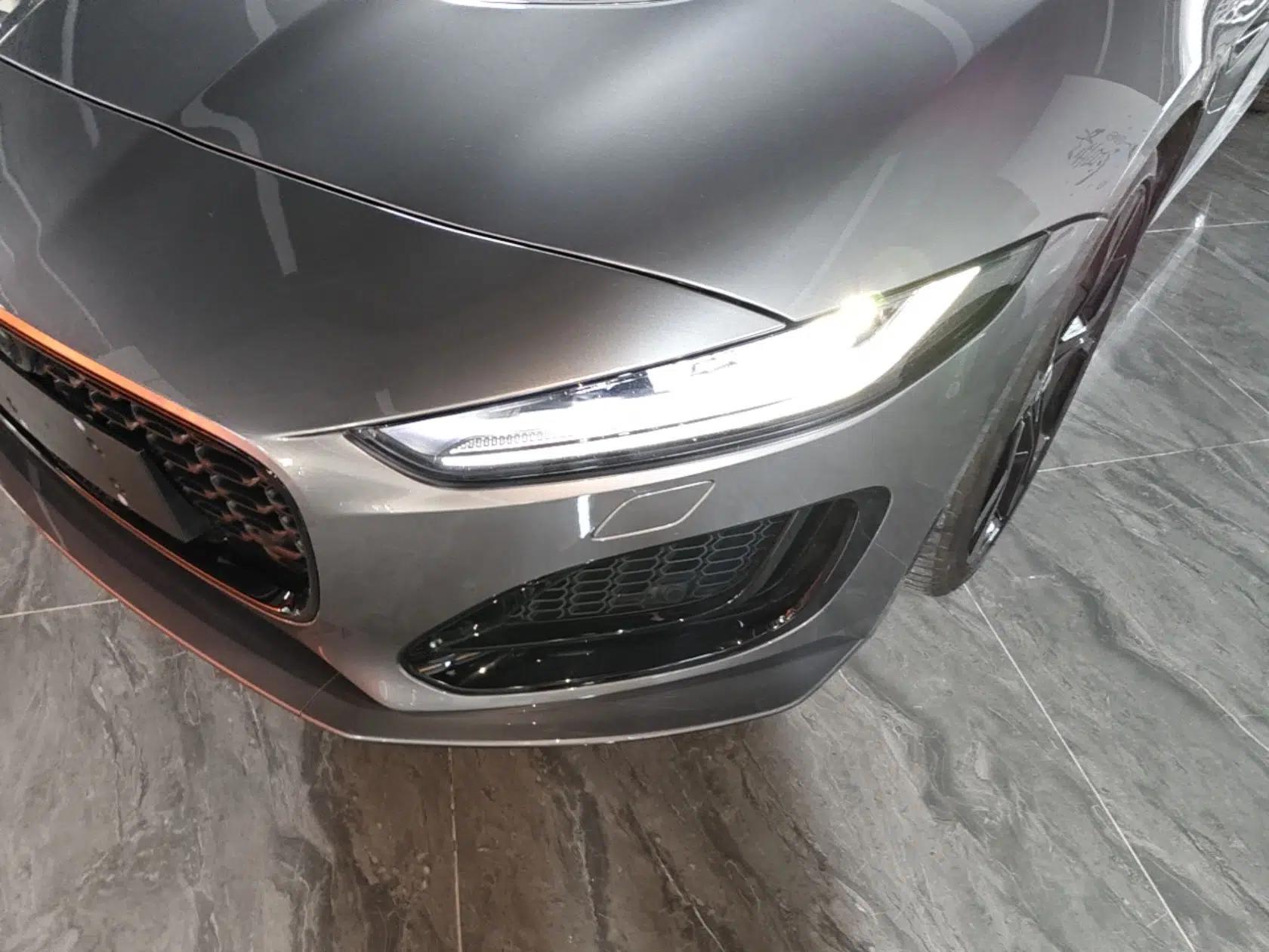 Jaguar F-TYPE 2024 P300 75th Anniversary Limited-Edition Hardtop Version — миниатюра 8