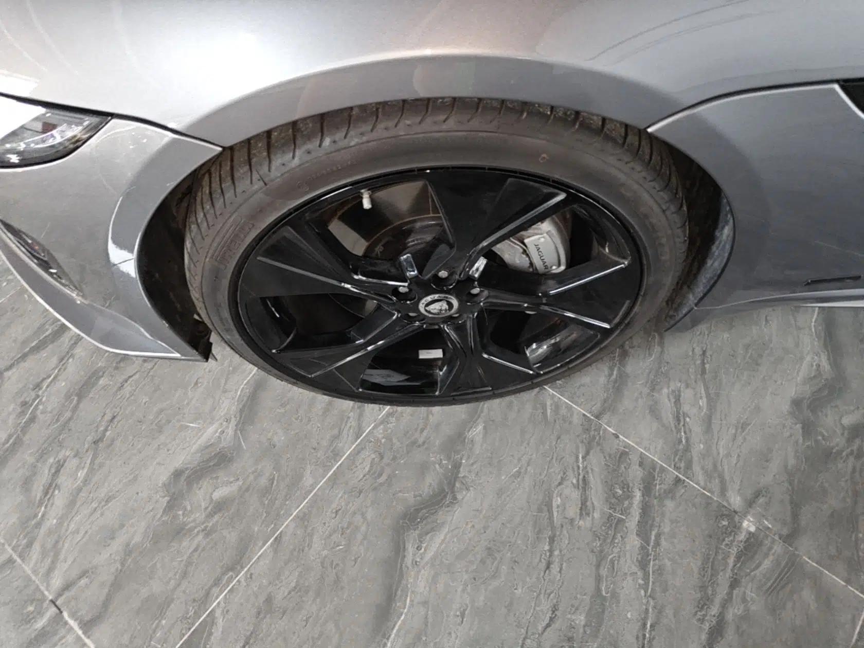 Jaguar F-TYPE 2024 P300 75th Anniversary Limited-Edition Hardtop Version — миниатюра 10