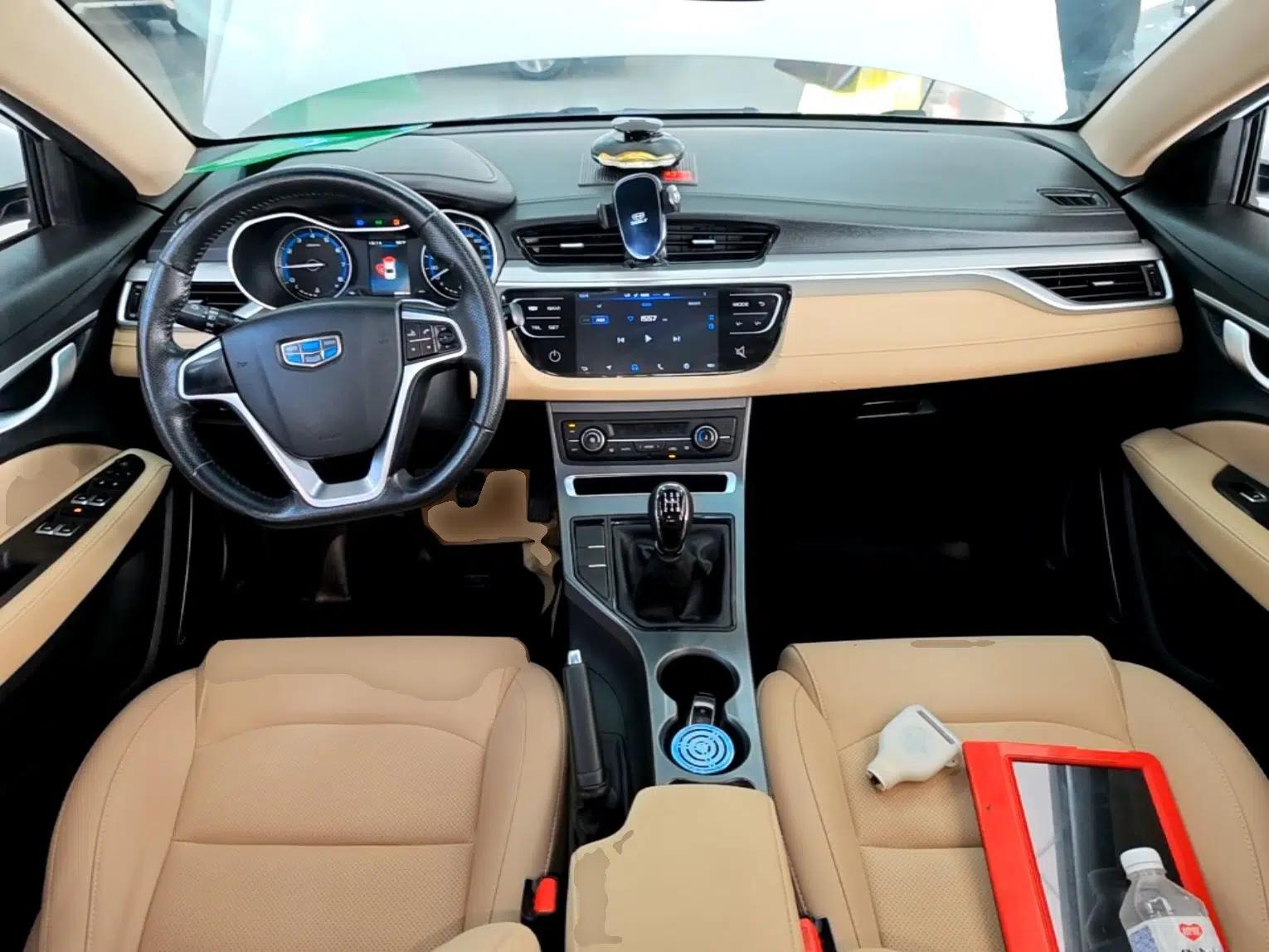 Geely Auto Emgrand 2018 1.5L Manual Luxury Model — миниатюра 12