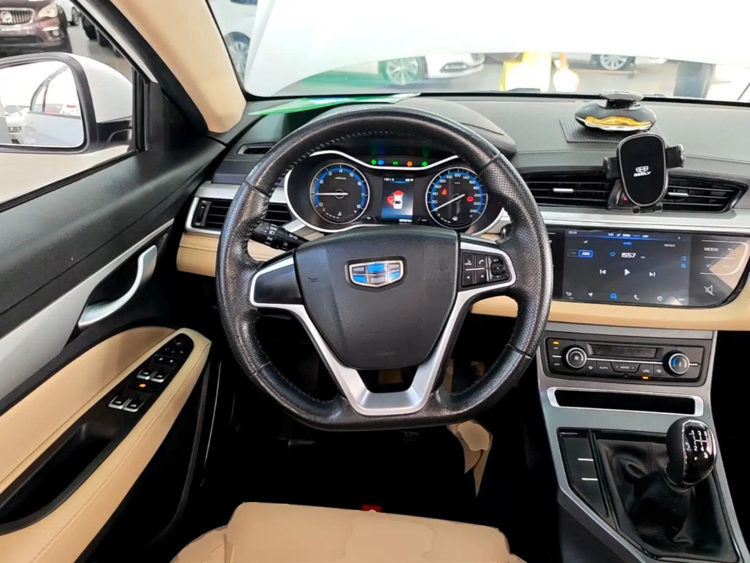 Geely Auto Emgrand 2018 1.5L Manual Luxury Model — миниатюра 13