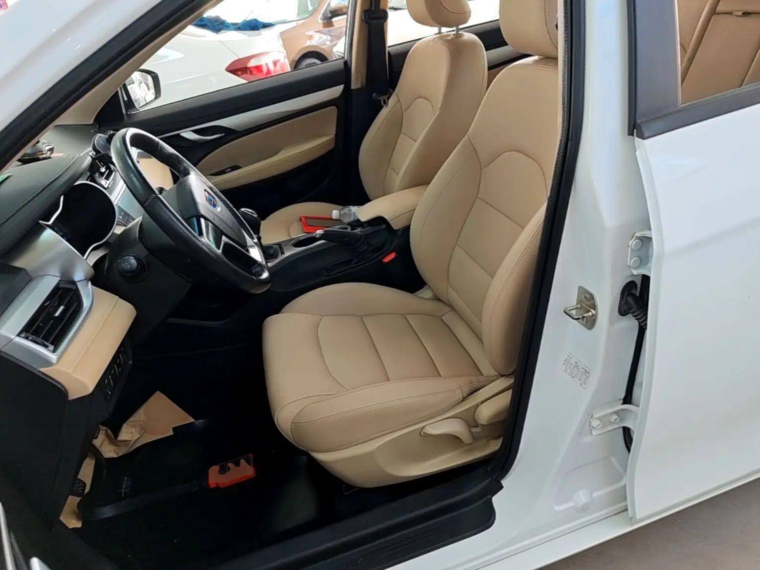 Geely Auto Emgrand 2018 1.5L Manual Luxury Model — миниатюра 17