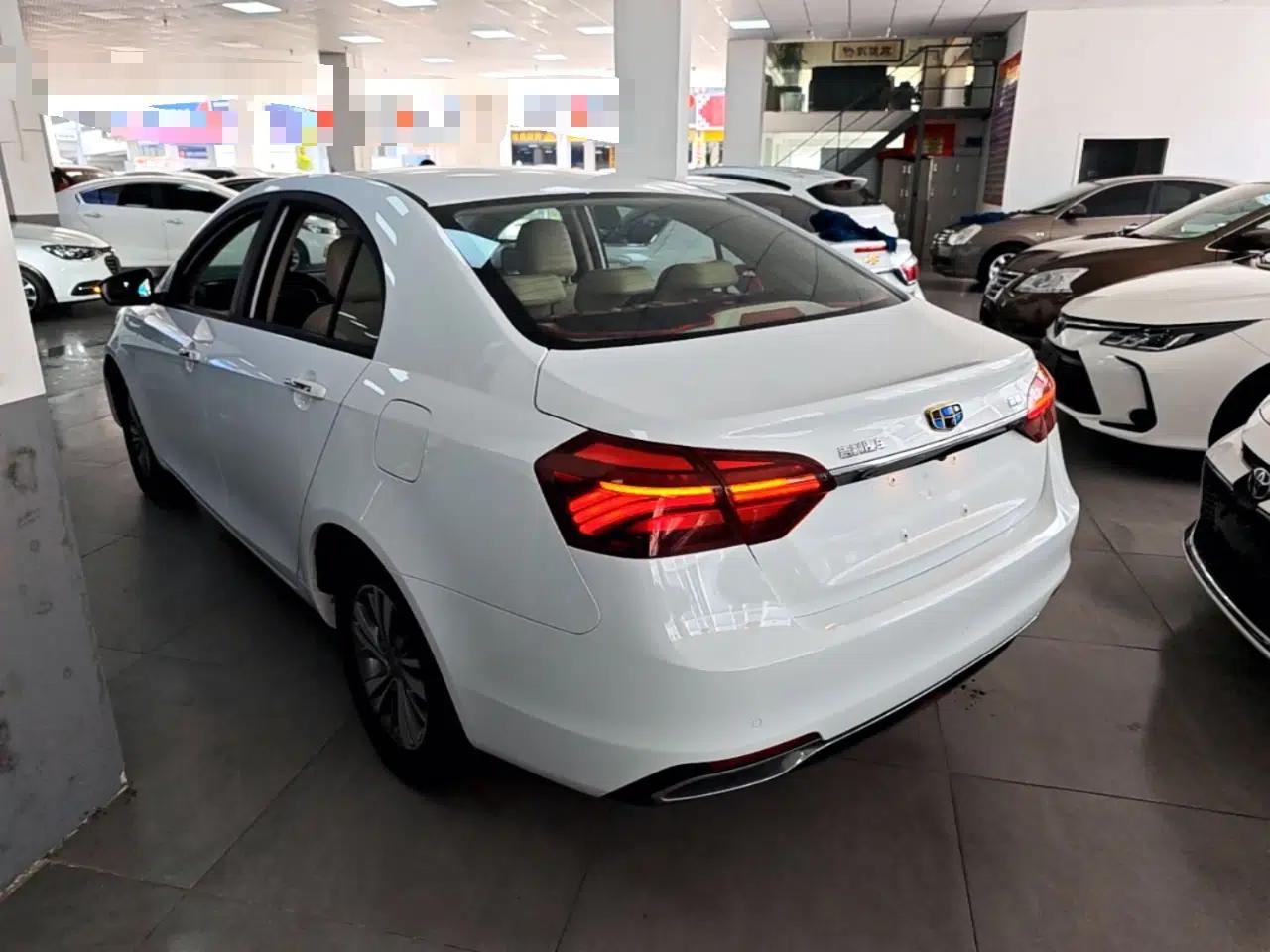 Geely Auto Emgrand 2018 1.5L Manual Luxury Model — миниатюра 4