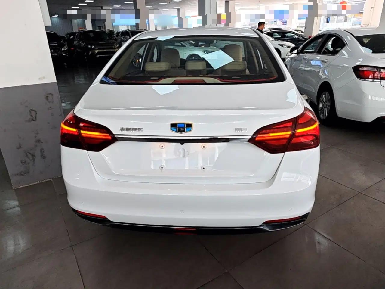 Geely Auto Emgrand 2018 1.5L Manual Luxury Model — миниатюра 5