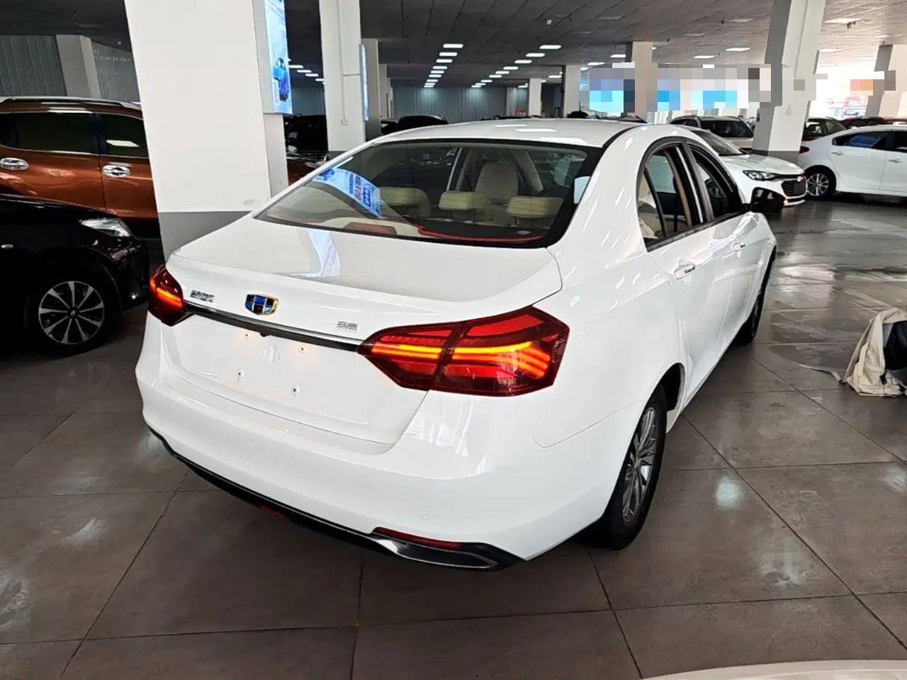 Geely Auto Emgrand 2018 1.5L Manual Luxury Model — миниатюра 6