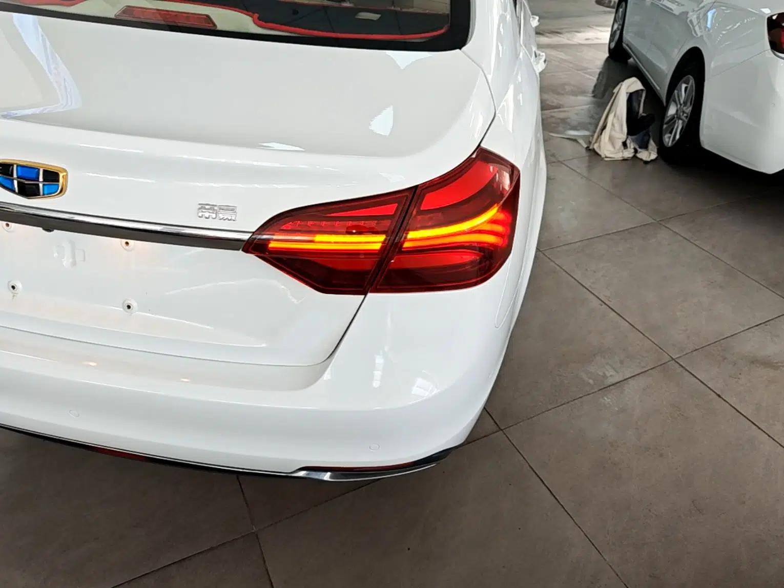 Geely Auto Emgrand 2018 1.5L Manual Luxury Model — миниатюра 9