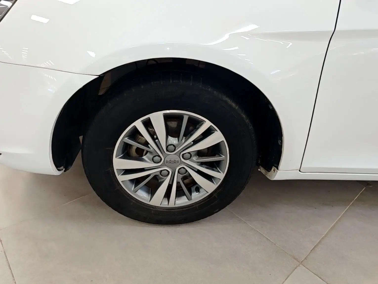 Geely Auto Emgrand 2018 1.5L Manual Luxury Model — миниатюра 10