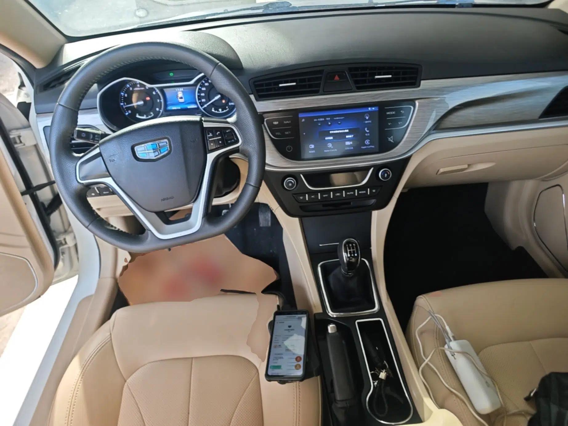 Geely Auto Emgrand 2017 Sedan Million Edition 1.5L Manual Luxury Model — миниатюра 12