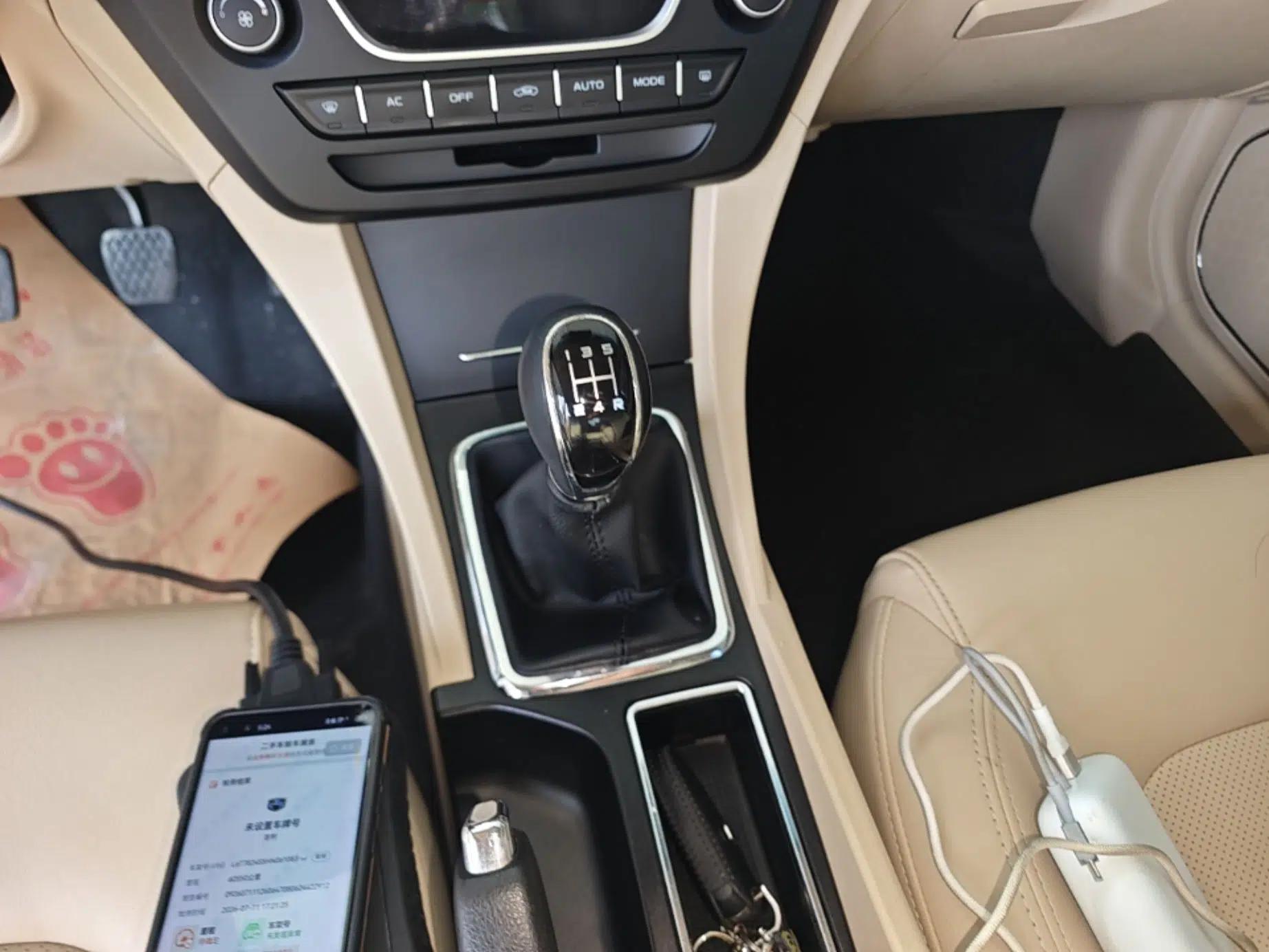 Geely Auto Emgrand 2017 Sedan Million Edition 1.5L Manual Luxury Model — миниатюра 16