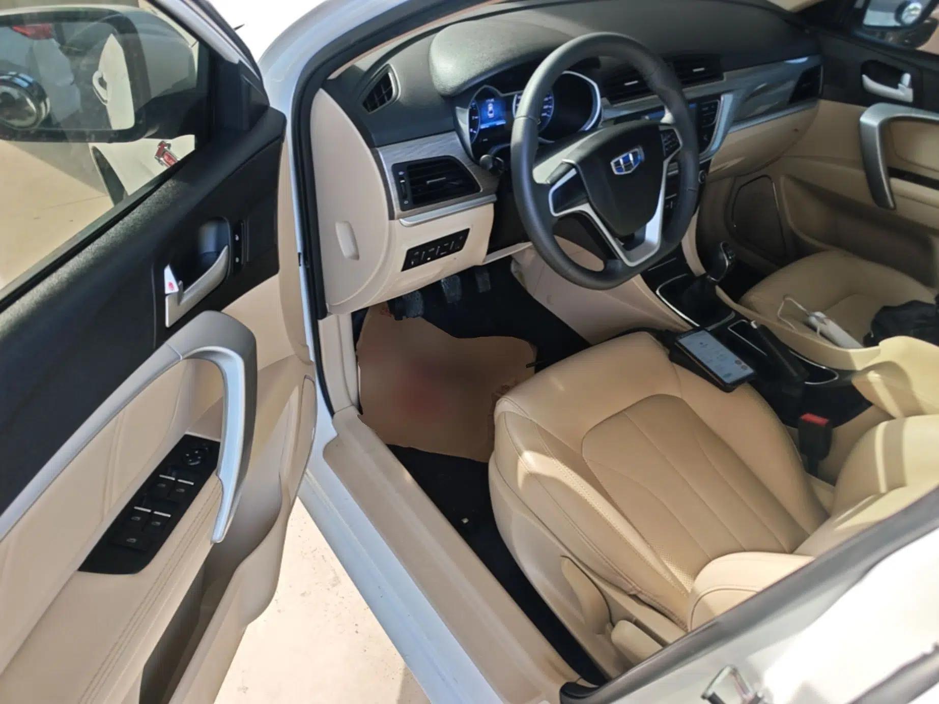Geely Auto Emgrand 2017 Sedan Million Edition 1.5L Manual Luxury Model — миниатюра 18