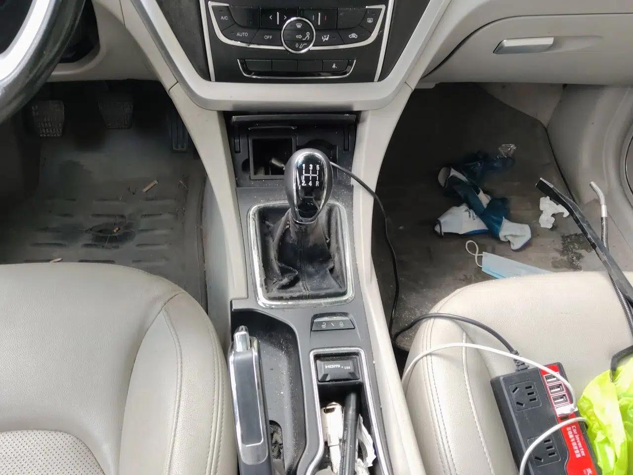 Geely Auto Emgrand 2014 Sedan 1.5L Manual Elite Model — миниатюра 14