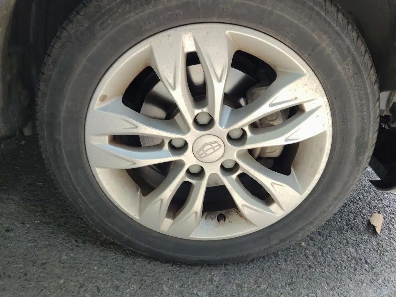 Geely Auto Emgrand 2014 Sedan 1.5L Manual Elite Model — миниатюра 8