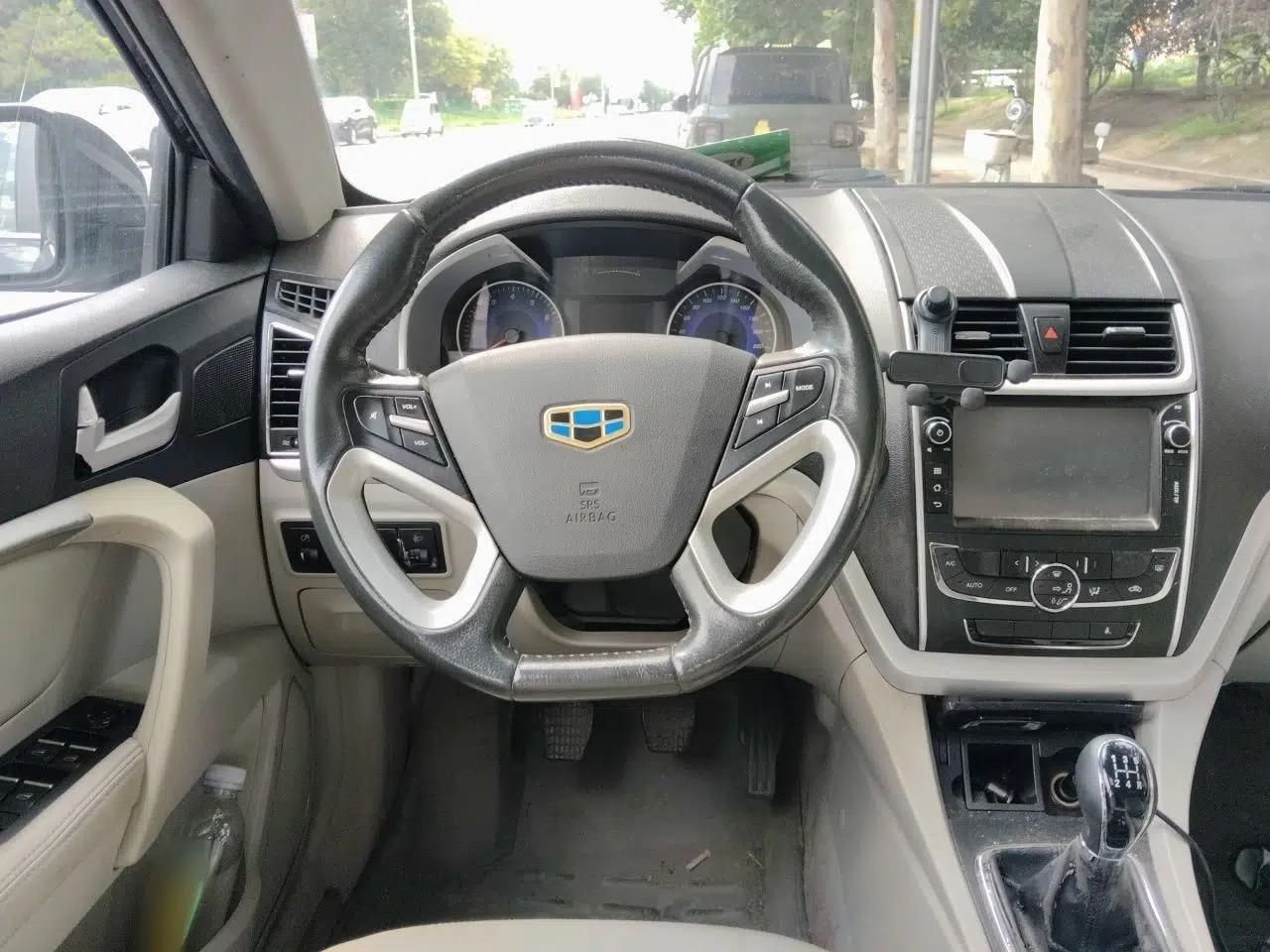 Geely Auto Emgrand 2014 Sedan 1.5L Manual Elite Model — миниатюра 10