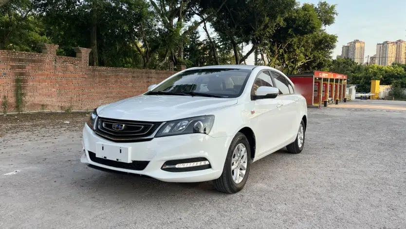 Geely Auto Emgrand 2017 Sedan Million Edition 1.5L Manual Luxury Model — миниатюра 1
