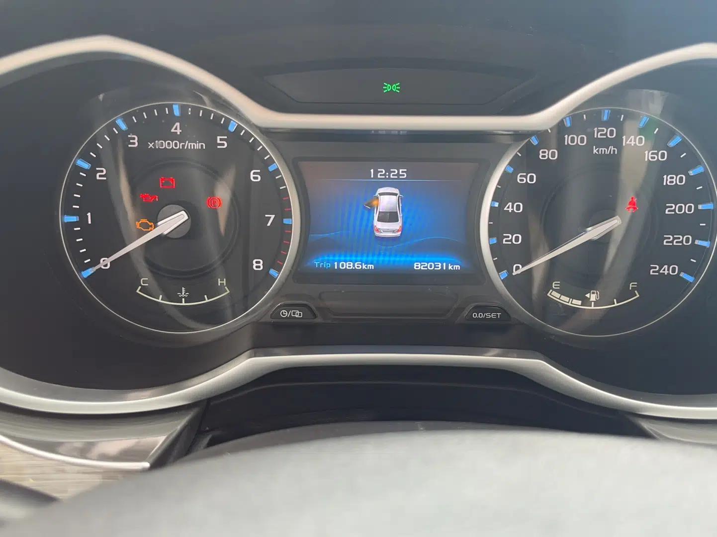 Geely Auto Emgrand 2017 Sedan Million Edition 1.5L Manual Luxury Model — миниатюра 7