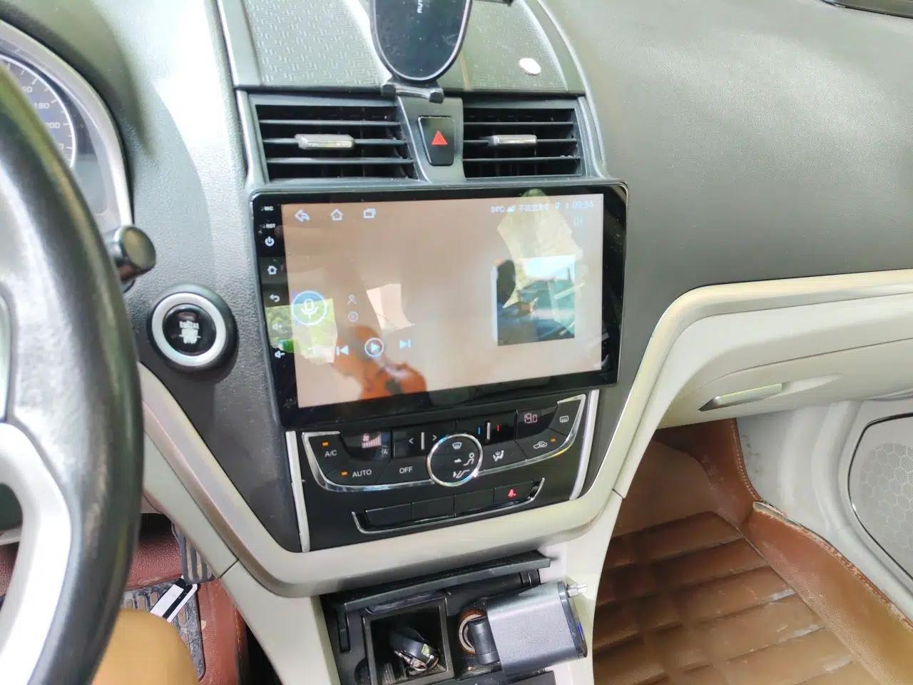 Geely Auto Emgrand 2014 Sedan 1.5L Manual Elite Model — миниатюра 13