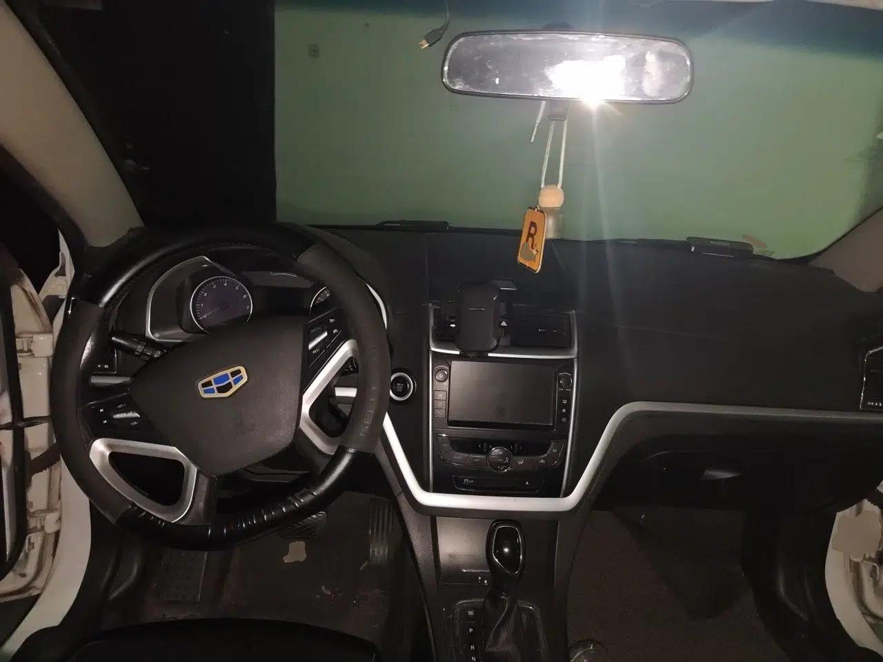 Geely Auto Emgrand 2016 Sedan 1.5L CVT Upward Version — миниатюра 9