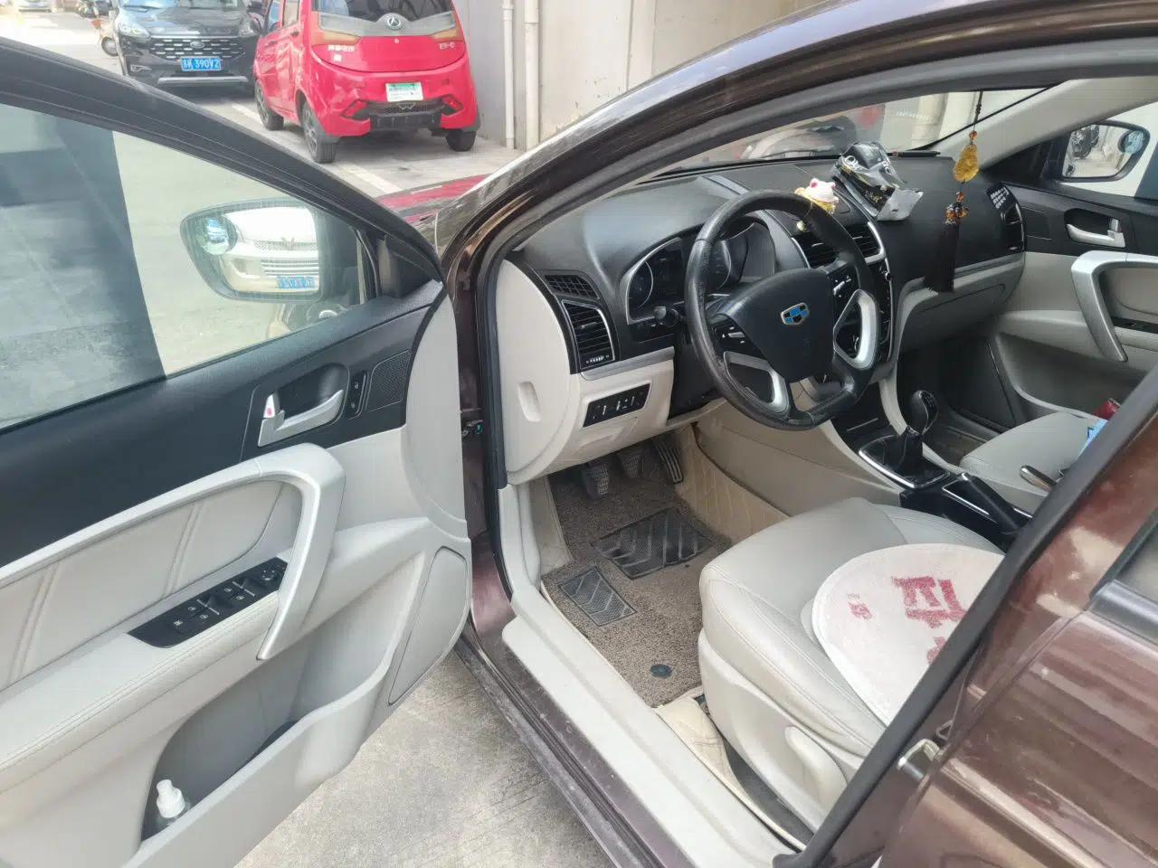 Geely Auto Emgrand 2016 Sedan 1.5L Manual Luxury Model — миниатюра 16