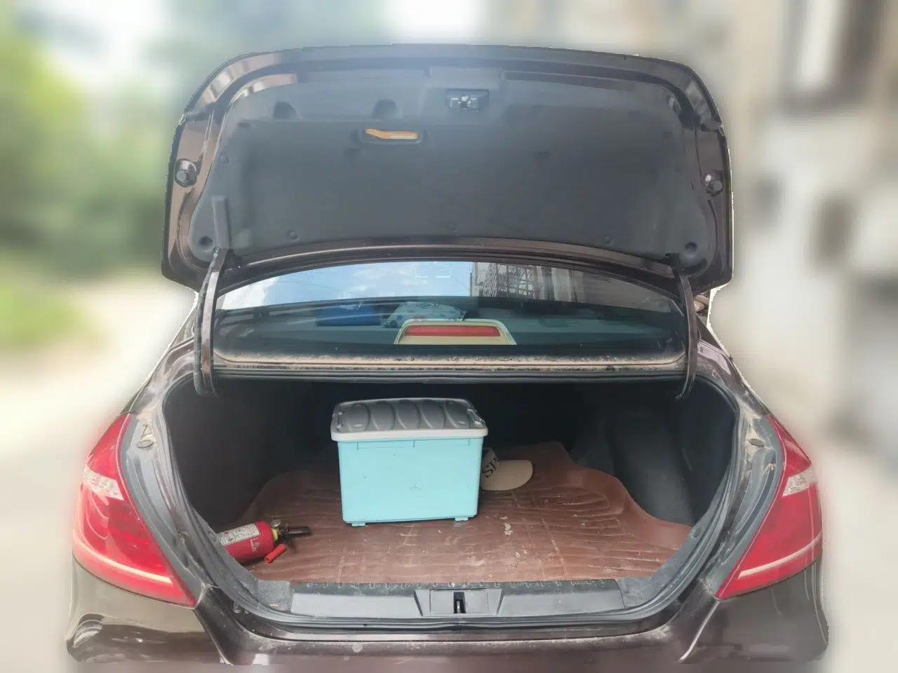 Geely Auto Emgrand 2016 Sedan 1.5L Manual Luxury Model — миниатюра 19