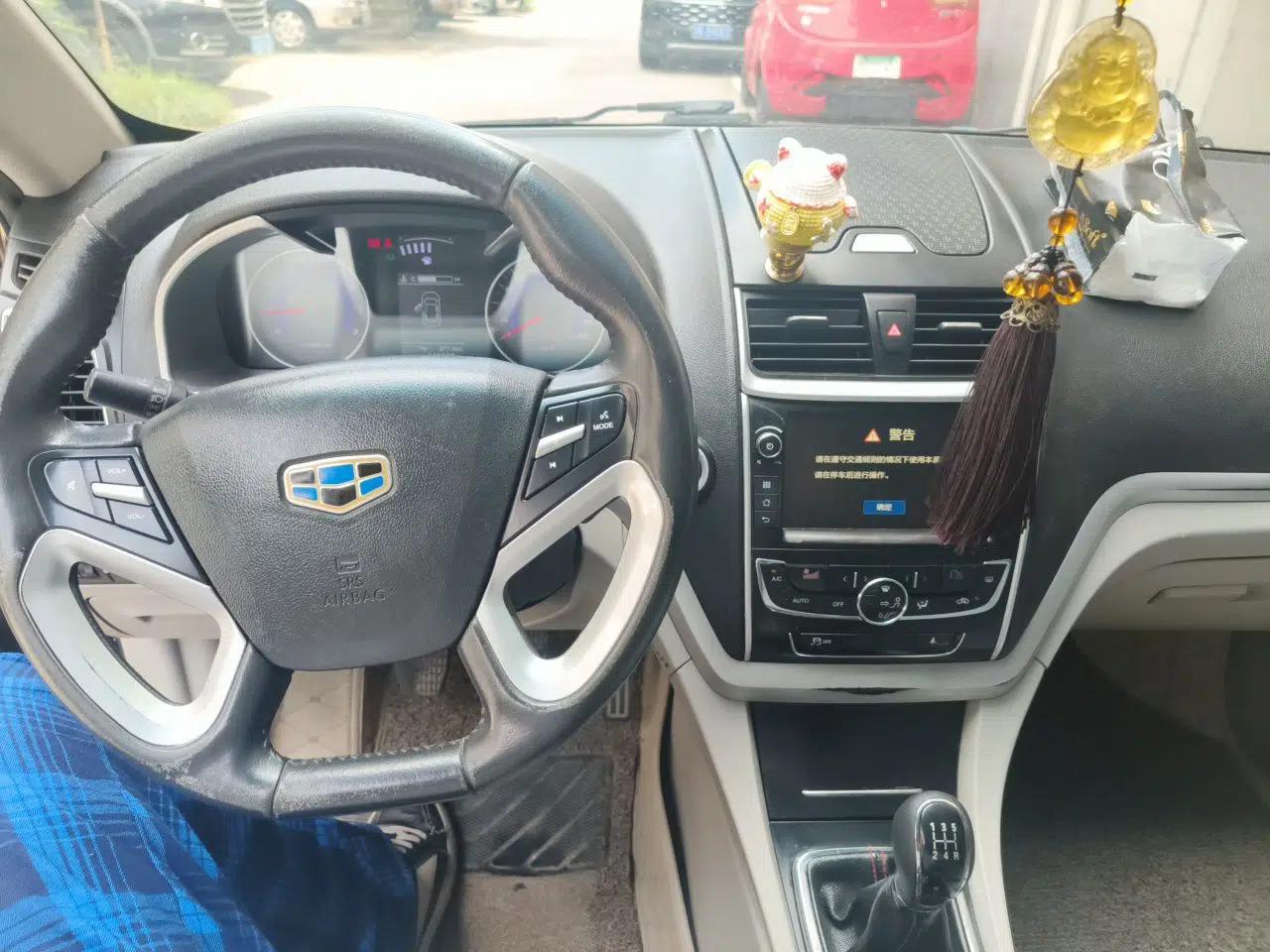 Geely Auto Emgrand 2016 Sedan 1.5L Manual Luxury Model — миниатюра 9