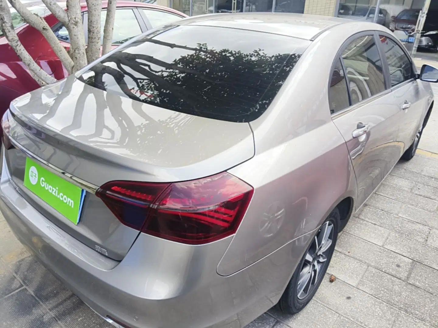 Geely Auto Emgrand 2020 1.5L CVT Upward Version — миниатюра 6