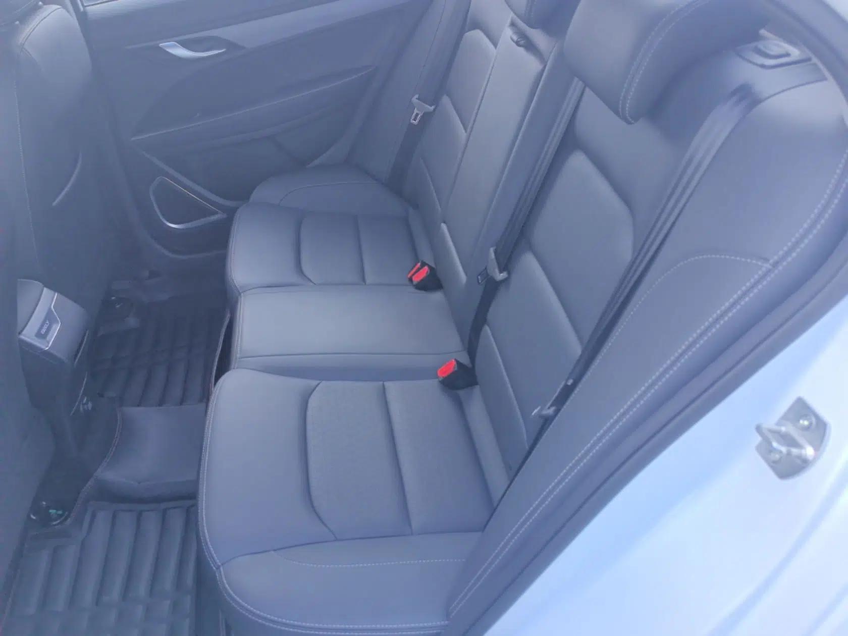 Geely Auto Emgrand 2020 1.5L Manual Luxury Model — миниатюра 30