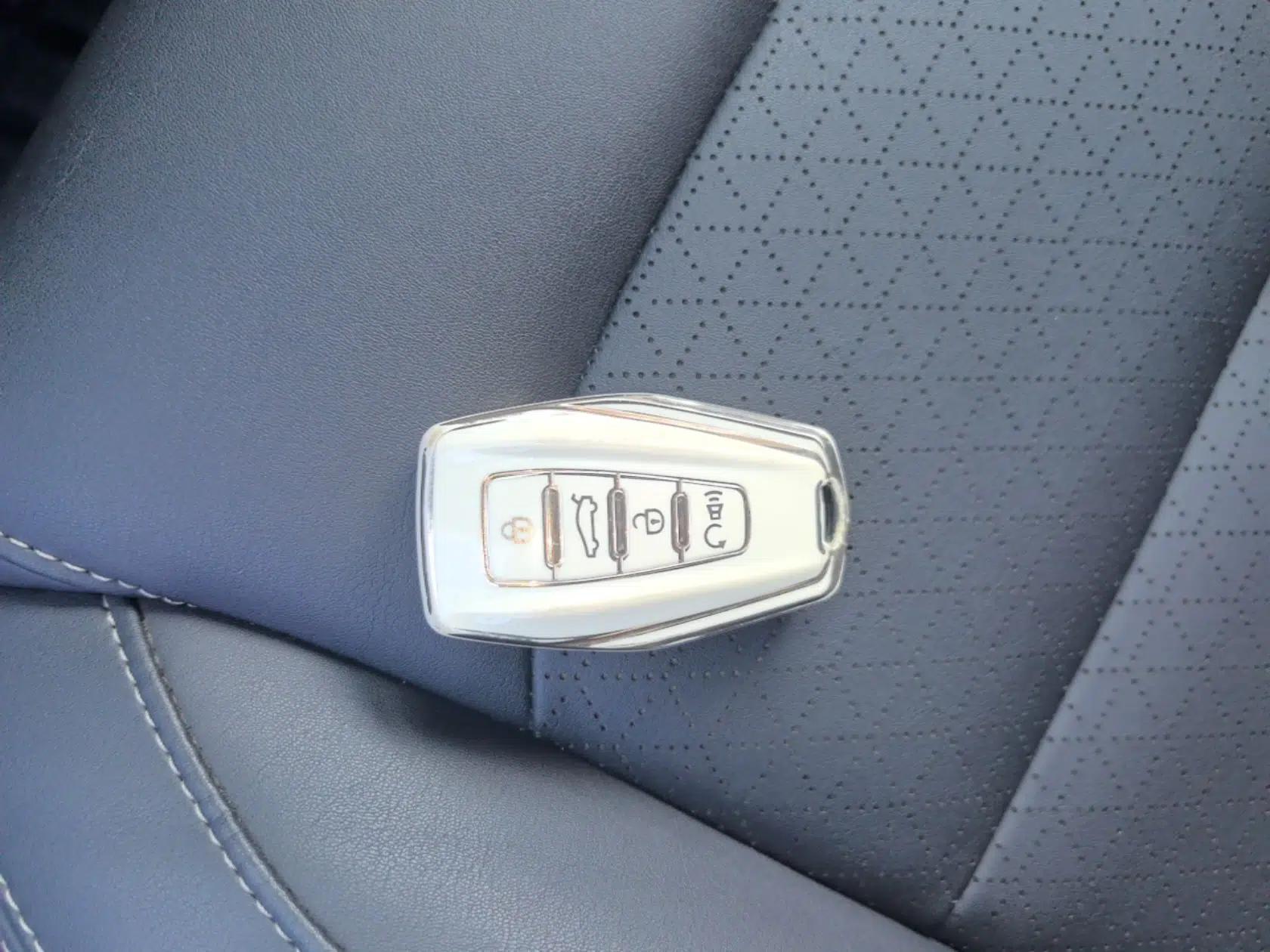 Geely Auto Emgrand 2020 1.5L Manual Luxury Model — миниатюра 33