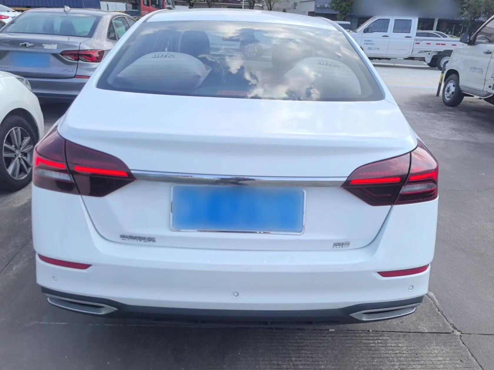 Geely Auto Emgrand 2020 1.5L Manual Luxury Model — миниатюра 5