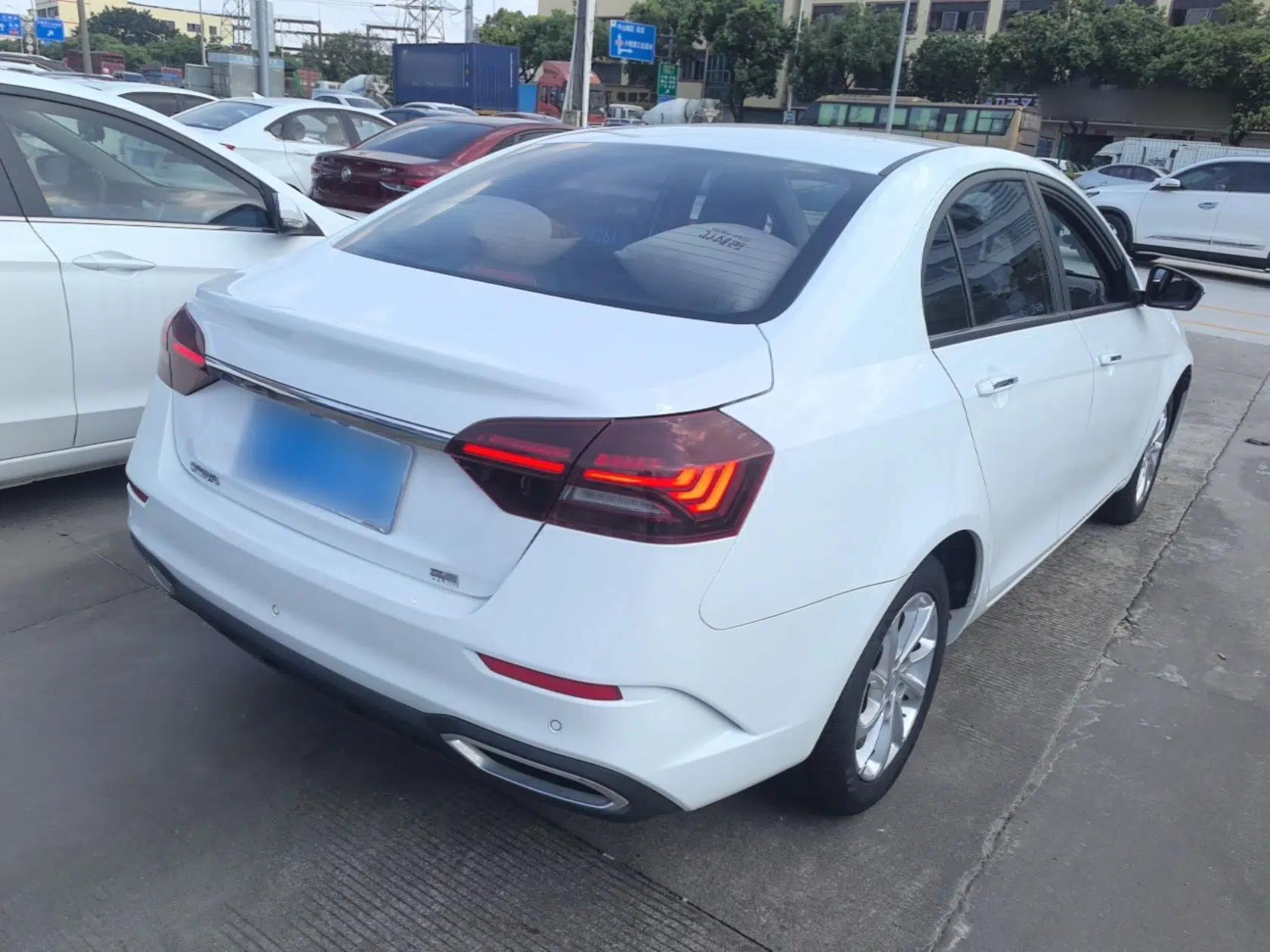 Geely Auto Emgrand 2020 1.5L Manual Luxury Model — миниатюра 6