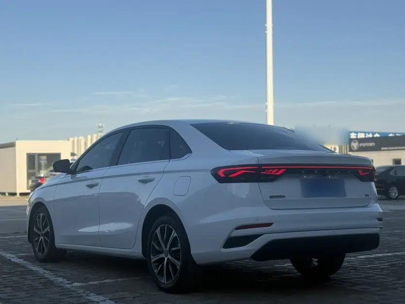 Geely Auto Emgrand 2022 4th Generation 1.5L CVT Luxury Model — миниатюра 3