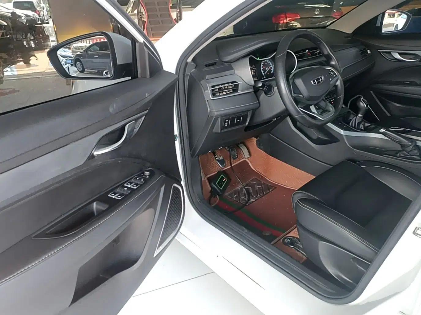 Geely Auto Emgrand 2021 UP 1.5L Manual Luxury Model — миниатюра 18
