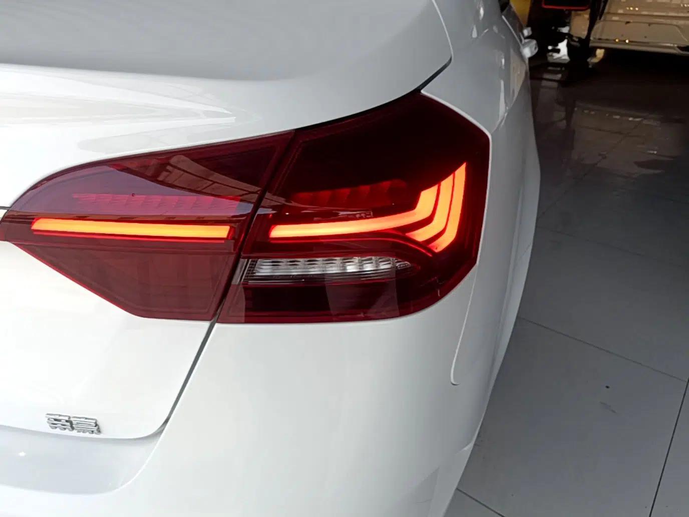 Geely Auto Emgrand 2021 UP 1.5L Manual Luxury Model — миниатюра 9